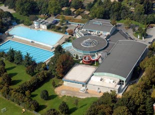 Luftaufnahme des Spaßbades De Bütt