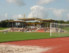 Sportplatz Willich mit Tribüne