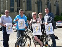 Die Willicher Gastronomie sowie Vertreter der Stadtverwaltung Willich bei der Präsentation des Plakates