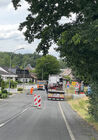 Baufahrzeug auf Landstraße