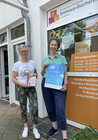 Becher und Hufschmidt vor Bibliothek