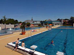Blick auf die Freibadbecken 