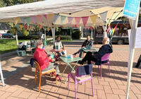 Besucher im Pop-Up-Cafe Minoritenplatz