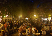 Abends in Anrath beim Pop-up-Biergarten 2022